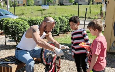 PittPostGazette: ‘Tis the season for Red Lantern Bike Shop, where, ‘at the end of the day, our hands are always dirty’